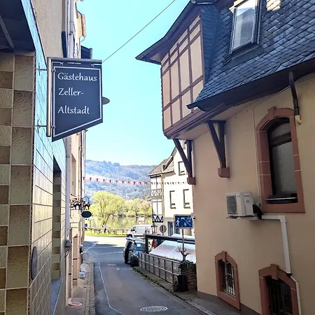 Gaestehaus Zeller Altstadt منزل للإقامة *